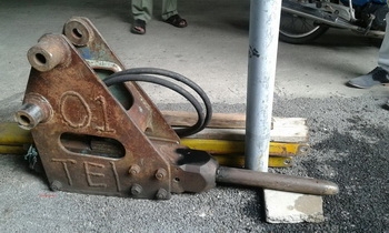 มาแล้วนะครับ - หัวเจาะ หัวกระปทเ เบรคเกอร์ สำหรับ รถขุด แบคโอ PC 30 มือสองเก่าญี่ปุ่นแท้