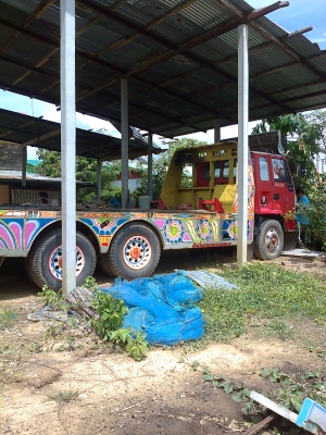 ขายหน้ายาววางหัวรอคเทลเลอร์ลากรถเกี่ยวข้าว