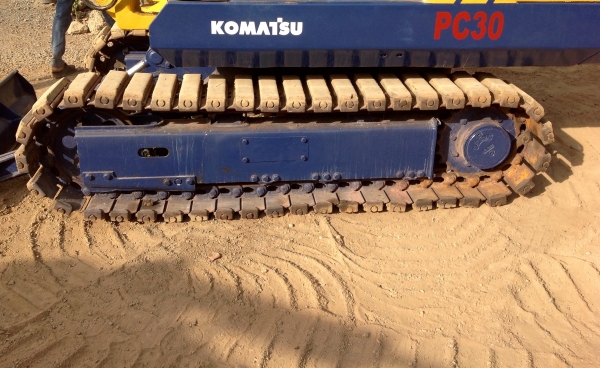 KOMATSU  30 - 5 ขนาด pc-30 รถเก่านอกมีเอกสารพร้อม เครื่อง 3 สูบ ( มีVDOให้ชม ) ติดต่อ 085-5632278 นายภานุกูล