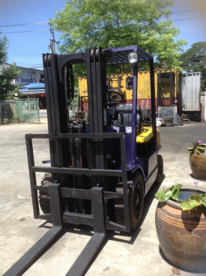 +++ ขายโฟล์คลิฟท์  HYSTER FD25  ขนาด  2.5  ตัน  เครื่องยนต์ดีเซล ISUZU  เสาพิเศษเข้าตู้  4  เมตร  3  ท่อน  งา  1,300  มม.  เกียร์ออโตเมติค  ยางตัน