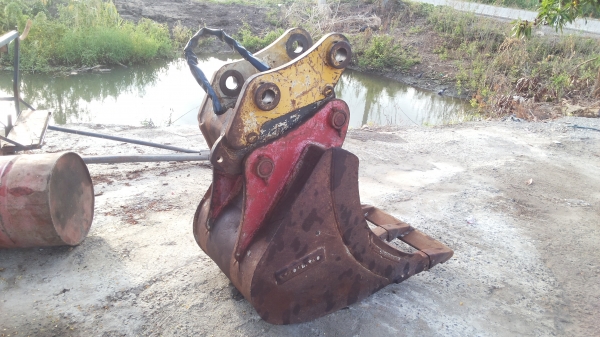 ขายด่วนบู้งกิ้รถแม็คโคร120พร้อมตัวงับใส่ได้กับรถแม็คโครทูกรุ่นทูกยี้ห่อของนอก ขายด่วนบู้งกิ้รถแม็คโคร120พร้อมตัวงับใส่ได้กับรถแม็คโครทูกรุ่นทูกยี้ห่อของนอก