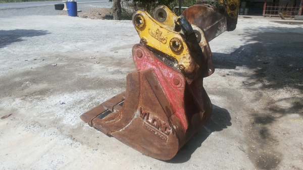 ขายด่วนบู้งกิ้รถแม็คโคร120พร้อมตัวงับใส่ได้กับรถแม็คโครทูกรุ่นทูกยี้ห่อของนอก ขายด่วนบู้งกิ้รถแม็คโคร120พร้อมตัวงับใส่ได้กับรถแม็คโครทูกรุ่นทูกยี้ห่อของนอก