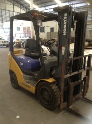 +++ ขายโฟล์คลิฟท์  KOMATSU FG20-16   รุ่น  16   ขนาด  2  ตัน  เครื่องยนต์เบนซิน  เสา  3  เมตร  เกียร์ออโตเมติค  ยางลม