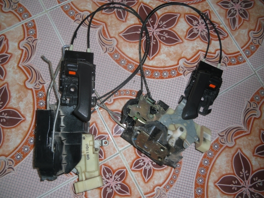 ขายมือเปิดประตูด้านในดีแม็กปี02-2011