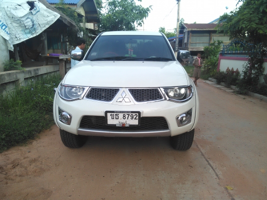 อาเสี่ยรถแม็คโฮรับไปใช้งานต่อแล้วครับ กระบะคุณภาพดีครับ รถปี2013ครับขายดาวน์ครับต่อรองได้อีกนิดครับ