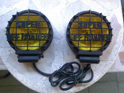 สปอร์ตไลท์ 8นิ้ว โคมสีเหลือง มีหน้ากาก Japan. แท้ๆ 1คู่