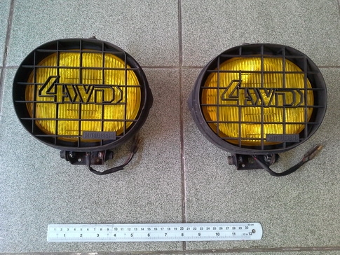 สปอร์ตไลท์ 8นิ้ว โคมสีเหลือง มีหน้ากาก Japan. แท้ๆ 1คู่