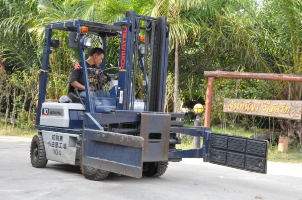 ขายFORKLIFT KOMATSU Fg10-15(1ตัน)งาหนีบ สวยเดิมจากญี่ปุ่น ยังไม่เคยใช้ในไทย 125,000เท่านั้น!!