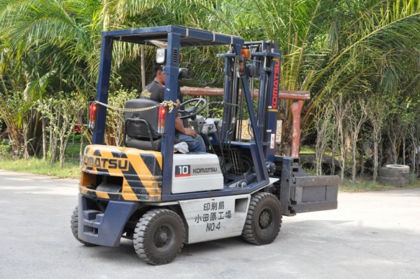 ขายFORKLIFT KOMATSU Fg10-15(1ตัน)งาหนีบ สวยเดิมจากญี่ปุ่น ยังไม่เคยใช้ในไทย 125,000เท่านั้น!!