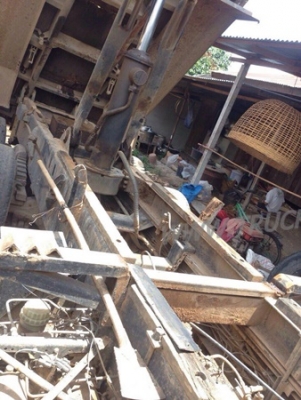 รถบรรทุก 10 ล้อ MITSUBISHI FN527 220 แรงม้า ปีจดทะเบียน 2546 รถบรรทุก 10 ล้อ MITSUBISHI FN527 220 แรงม้า ปีจดทะเบียน 2546