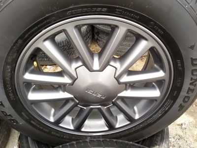 ขายล้อแม็กISUZU All New 16สีกัล ยาง215/65/16 ปี 1313 4 ล้อ