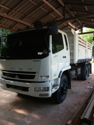 รถมิตซู 10 ล้อดั้ม 240 แรงม้า ปี 56  ( รถวิ่ง 5x,xxx กว่า กม. )    สนใจติดต่อ  081 - 6079515