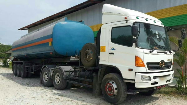 รถฮีโน่ 10 ล้อ หัวลาก 320 แรงม้า. ปี 48  ( ขายแม่ , ลูก. )     สนใจติดต่อ  081 - 6079515