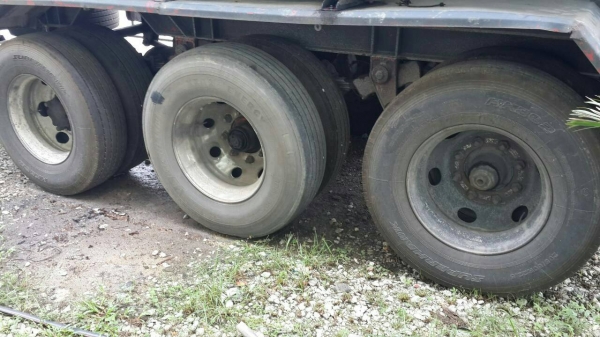 รถฮีโน่ 10 ล้อ หัวลาก 320 แรงม้า. ปี 48  ( ขายแม่ , ลูก. )     สนใจติดต่อ  081 - 6079515