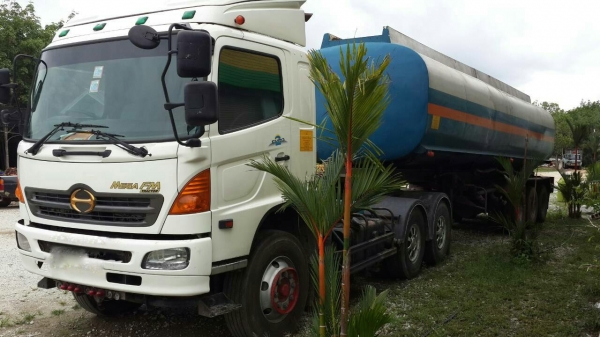 รถฮีโน่ 10 ล้อ หัวลาก 320 แรงม้า. ปี 48  ( ขายแม่ , ลูก. )     สนใจติดต่อ  081 - 6079515