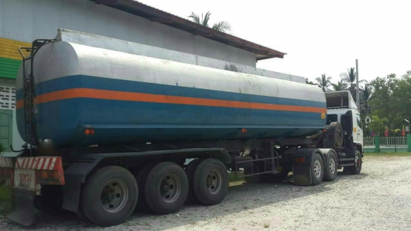 รถฮีโน่ 10 ล้อ หัวลาก 320 แรงม้า. ปี 48  ( ขายแม่ , ลูก. )     สนใจติดต่อ  081 - 6079515