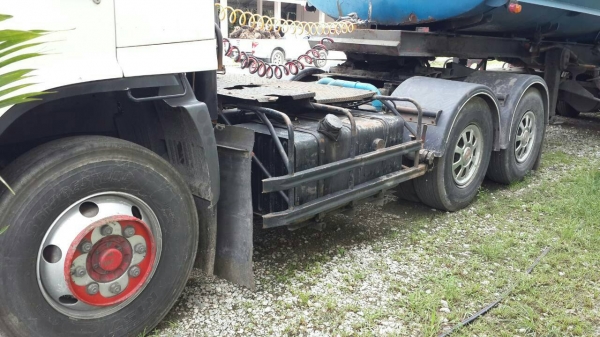 รถฮีโน่ 10 ล้อ หัวลาก 320 แรงม้า. ปี 48  ( ขายแม่ , ลูก. )     สนใจติดต่อ  081 - 6079515