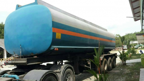 รถฮีโน่ 10 ล้อ หัวลาก 320 แรงม้า. ปี 48  ( ขายแม่ , ลูก. )     สนใจติดต่อ  081 - 6079515