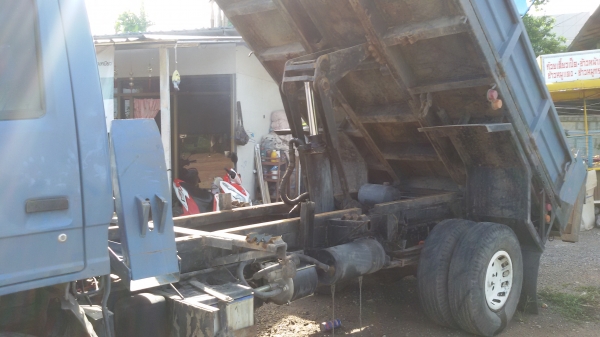 ขายหกล้อดั้มพ์ อีซูสุNPR59LU5-FM-115 ปี38 Fหน้า-หลัง แอร์เย็น เพาเวอร์ เกียร์ร็อก ดั้มสามมิตร ขายหกล้อดั้มพ์ อีซูสุNPR59LU5-FM-115 ปี38 Fหน้า-หลัง แอร์เย็น เพาเวอร์ เกียร์ร็อก ดั้มสามมิตร