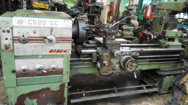 Sale>>กลึง BULGARIA C 520. 8 ฟุต รู 4 นิ้ว สวิง 400*1500 รุ่นใหม่ นิ้ว/มิล ไม่ต้องเปลี่ยนเฟือง