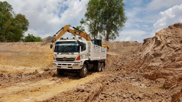 ขายรถสิบล้อหัวลาก HIno MEGa FM 320 ปี49 ดั้มสามมิตร รถสวยพร้อมใช้งาน ราคาต่อรองได้