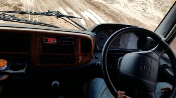 ขายรถสิบล้อหัวลาก HIno MEGa FM 320 ปี49 ดั้มสามมิตร รถสวยพร้อมใช้งาน ราคาต่อรองได้