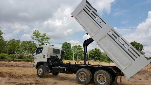 ขายรถสิบล้อหัวลาก HIno MEGa FM 320 ปี49 ดั้มสามมิตร รถสวยพร้อมใช้งาน ราคาต่อรองได้