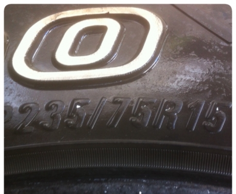 ยาง All Maxxis 235 75 15 กลางปี11 พร้อมใช้งาน ครับ ยาง All Maxxis 235 75 15 กลางปี11 พร้อมใช้งาน ครับ