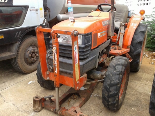 ขายด่วนKUBOTA 35แรงเอกสารเล่มทะเบียนราคาเบาๆโทร0843923995