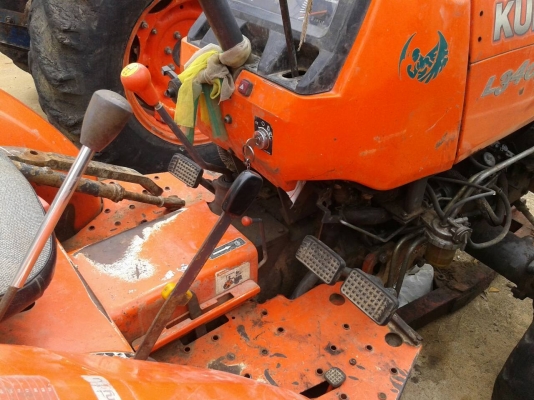 ขายด่วนKUBOTA 35แรงเอกสารเล่มทะเบียนราคาเบาๆโทร0843923995 ขายด่วนKUBOTA 35แรงเอกสารเล่มทะเบียนราคาเบาๆโทร0843923995