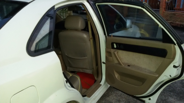 รถเก๋งยี่ห้อเชฟโรเลต