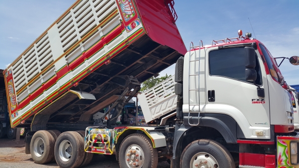 ISUZU DECA FXZ 360 เฉพาะตัวแม่นะคะราคานี้ หากทั้งพ่วง ราคา 2,800,000 บาทคะ