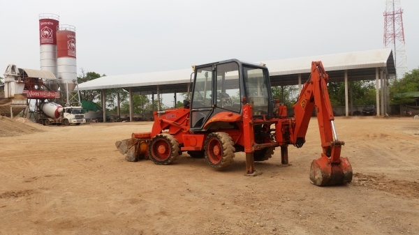 JCB รุ่น 2CX ขับเคลื่อน 4 ล้อ