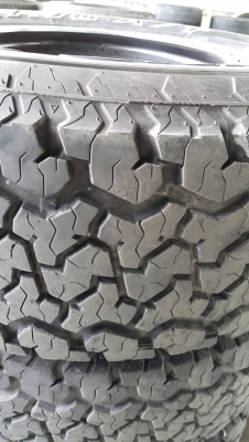 ขายยางพร้อม Maxx สถาพสวย 90 \%  Maxxis 265/70 R16 ปี 14 ลายดีดอกสวย ราคาถูกครับ 18,500 บาท ราคาคุยกันได้ครับ Line : thailandvigo Call : 0858041415 ครับ