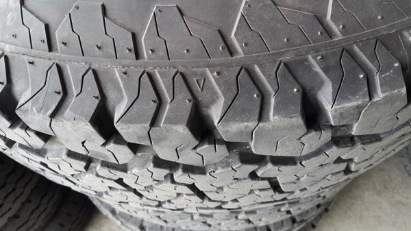 ขายยางพร้อม Maxx สถาพสวย 90 \%  Maxxis 265/70 R16 ปี 14 ลายดีดอกสวย ราคาถูกครับ 18,500 บาท ราคาคุยกันได้ครับ Line : thailandvigo Call : 0858041415 ครับ