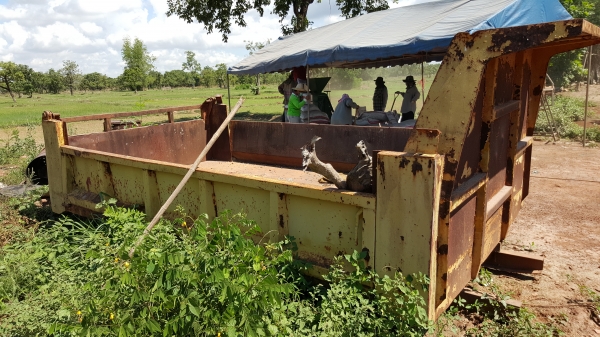 กระบะยกพร้อมปั๊ม