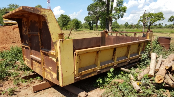 กระบะยกพร้อมปั๊ม