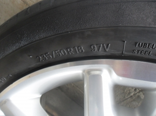 ล้อแม็ก 18นิ้ว6รู ฟอด พร้อมยาง สวยๆ 4 ล้อ ราคา 9800 บาท