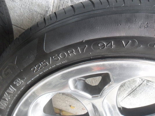 ล้อแม็ก 17นิ้ว 6รู พร้อมยาง สวยๆ 4 ล้อ ราคา 8900 บาท