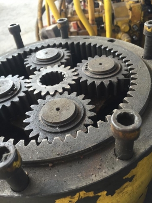 ชุดเกียร์สวิง โป๊ะสวิง Kobelco 120mark 3 ไม่มีมอเตอร์สวิง ชุดเกียร์สวิง โป๊ะสวิง Kobelco 120mark 3 ไม่มีมอเตอร์สวิง