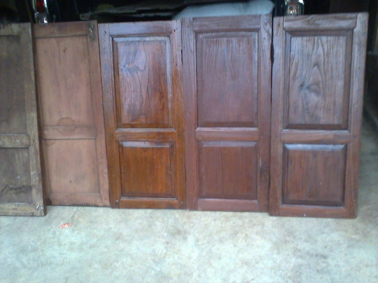 ขายแล้วครับบานหน้าต่างลูกฟักไม้สักเก่าไม้แผ่นเดียว