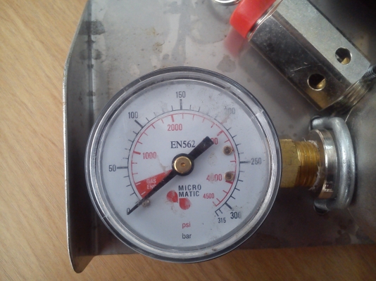 สายยางพร้อมเกจ์วัด MICRO MATIC ของอุปกรณ์ ถังเบียร์สด