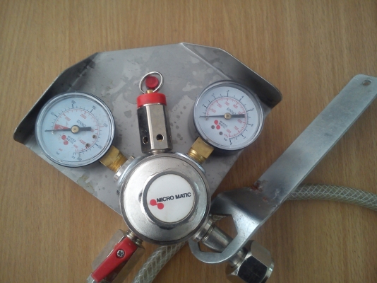 สายยางพร้อมเกจ์วัด MICRO MATIC ของอุปกรณ์ ถังเบียร์สด