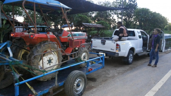 ขายรถไถเล็กเข้าไถในร่องอ้อยพร้อมใช้งาน