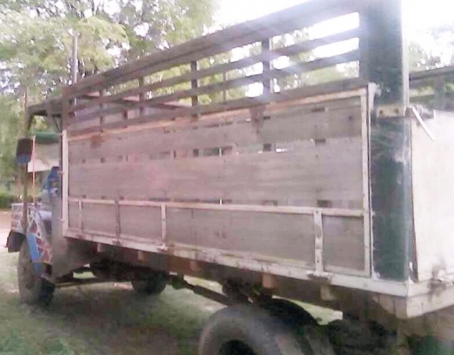 ขายด่วน รถบรรทุกอีแต๋น 6 ล้อ เครื่องยนต์ KUBOTA ET11 แรง กระบะคอกไม้ความยาว 3.20 เมตรสภาพดีพร้อมบรรทุกพร้อมใช้งานได้เลยครับ ช่วงล่างคัชซีหน้า 4 ไม่มีผุไม่บวม ยางสภาพดี 60\% พร้อมใช้งาน ราคาต่อรองได้ครับ