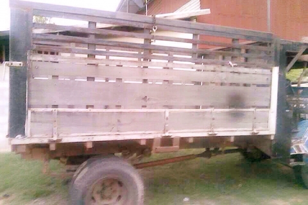 ขายด่วน รถบรรทุกอีแต๋น 6 ล้อ เครื่องยนต์ KUBOTA ET11 แรง กระบะคอกไม้ความยาว 3.20 เมตรสภาพดีพร้อมบรรทุกพร้อมใช้งานได้เลยครับ ช่วงล่างคัชซีหน้า 4 ไม่มีผุไม่บวม ยางสภาพดี 60\% พร้อมใช้งาน ราคาต่อรองได้ครับ