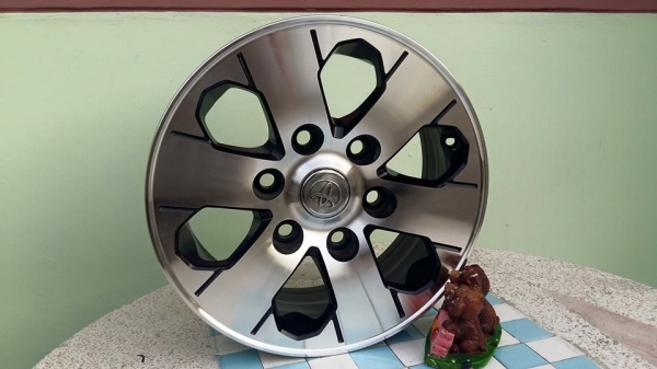 ขายล้อแม็ก Toyota ventury 15"ดำหน้าเงา สนใจติดต่อเล็กคลองสามครับ 081-3747940