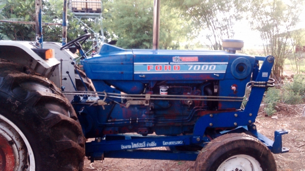 ขาย รถไถฟอร์ด 7000 สภาพเยี่ยม ราคา 450,000 บาท