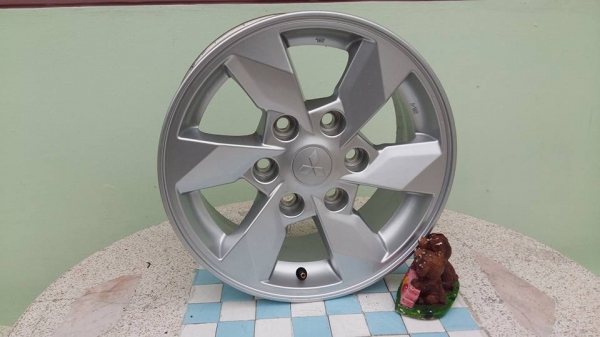 ขายล้อแม็กป้ายแดง new triton plus 16" สนใจติดต่อเล็กคลองสามครับ 081-3747940