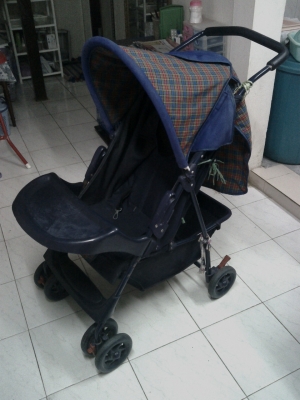 ขายรถเข็นเด็กกับรถหัดเดิน รวมสองอย่าง500บาท